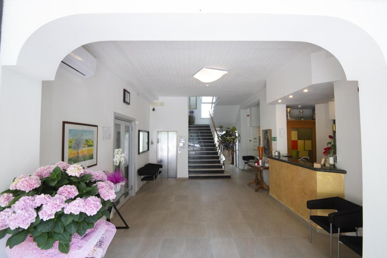 Hotel Carillon Bellaria-Igea Marina Exterior photo